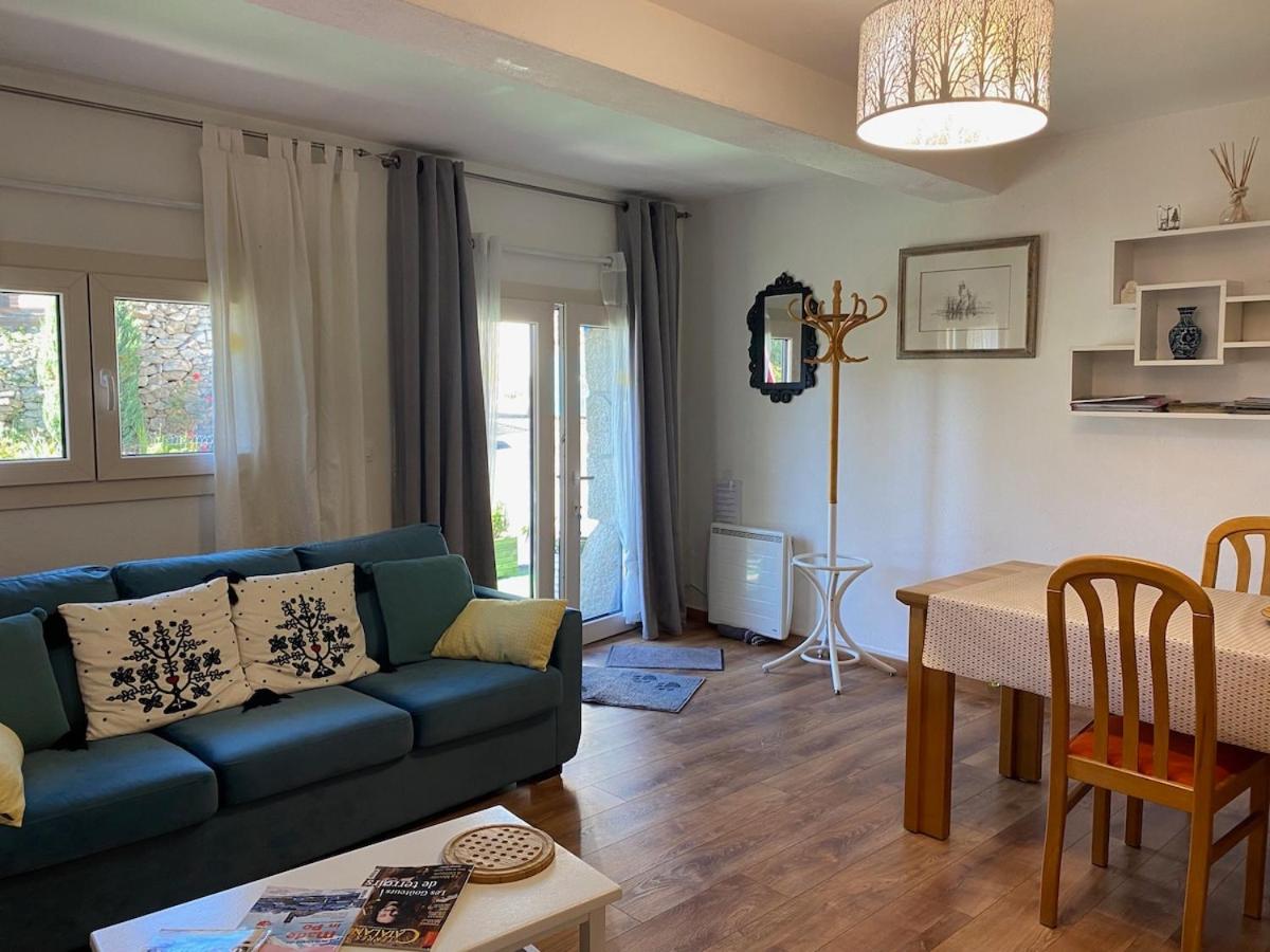 Maillol Les 3 gîtes joli jardin calme ancien T1 - B&B