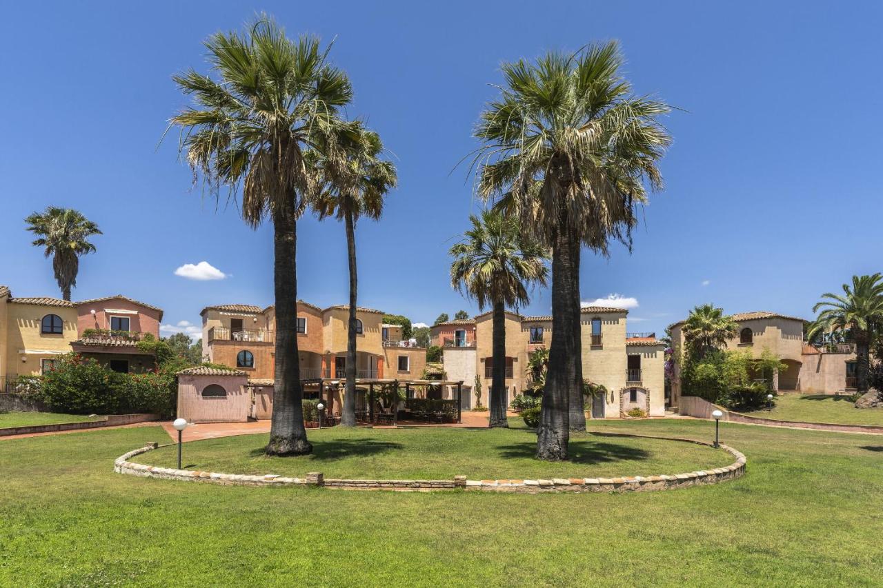 Tropical Residence In Santa Margherita Di Pula - B&B
