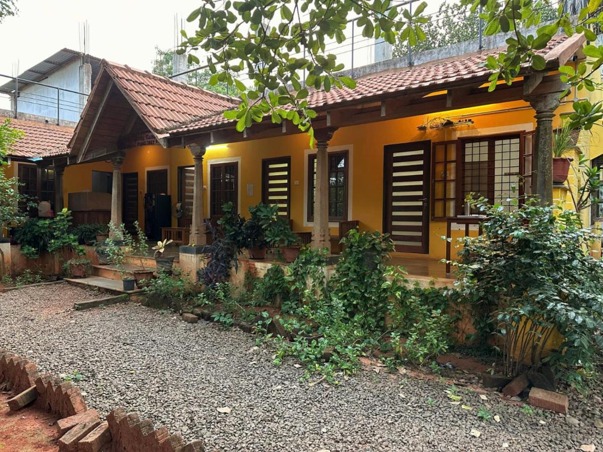 Aroni homestays - B&B