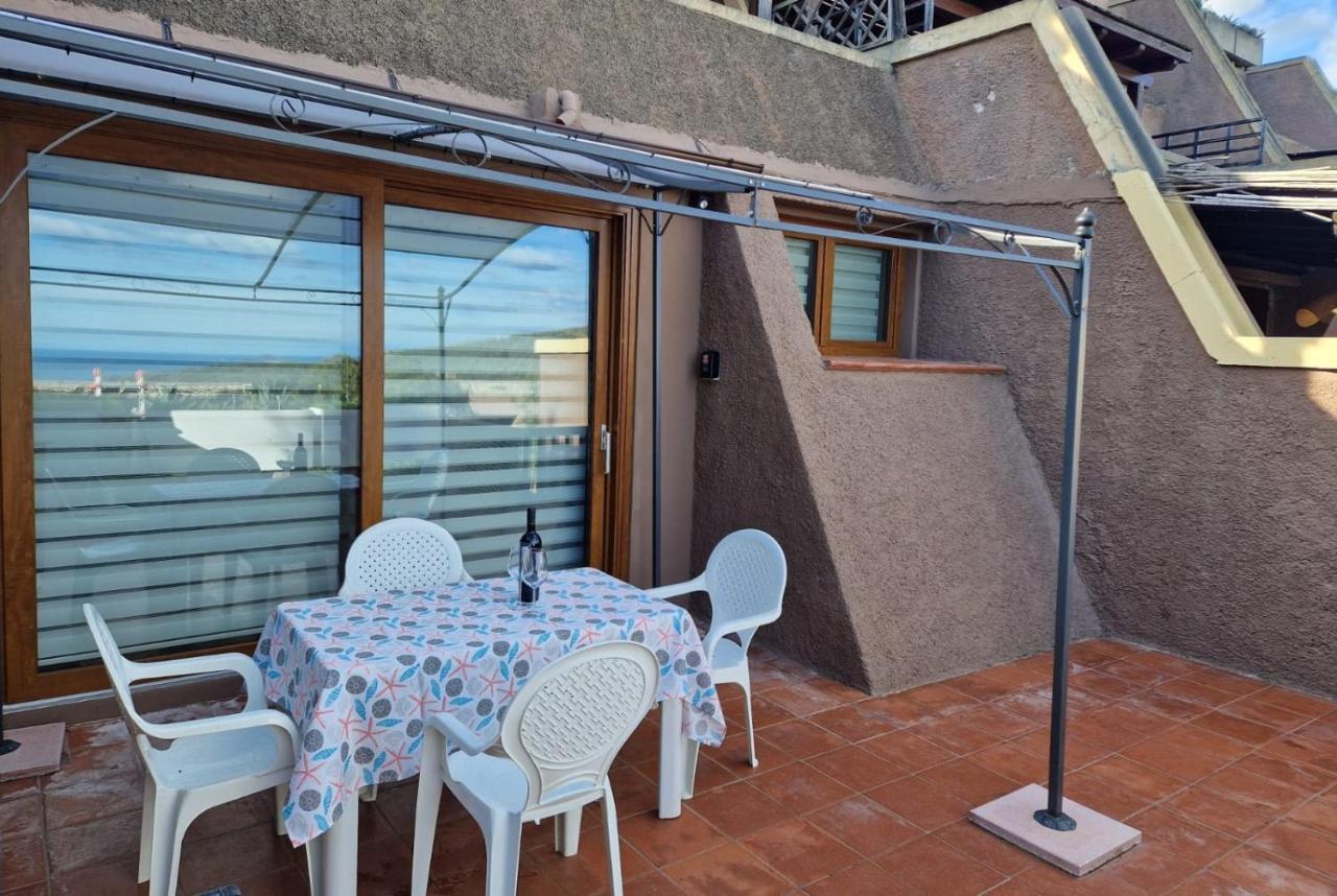 Una finestra vista mare in Costa Smeralda - Ferienwohnung