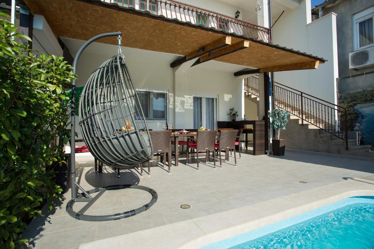 Beachfront Holiday Home MaMi - Bed and Breakfast Poljica