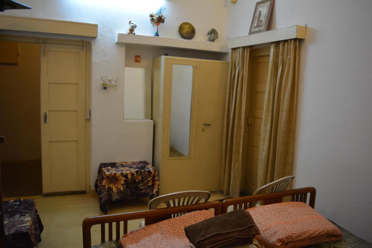 Economy Double Room (Brown)