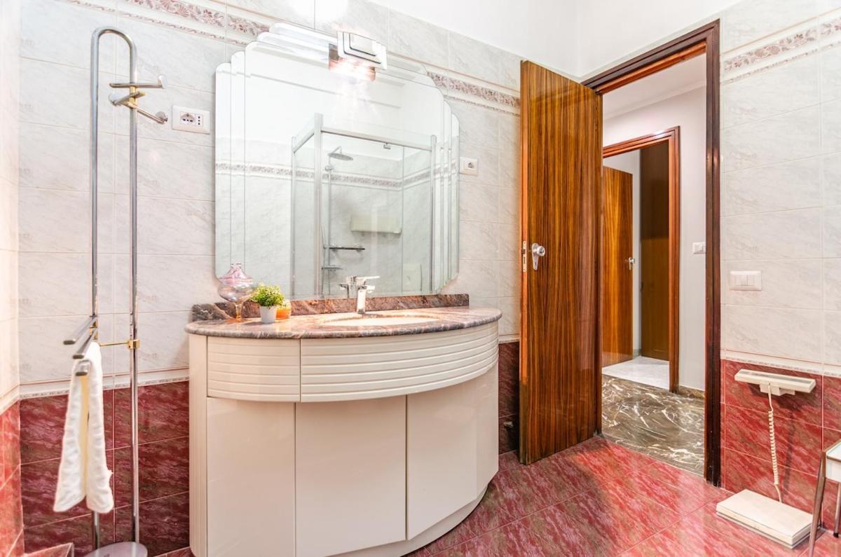 Elegant Retreat in Rome, Comfort & Style - Metro A - B&B Roma