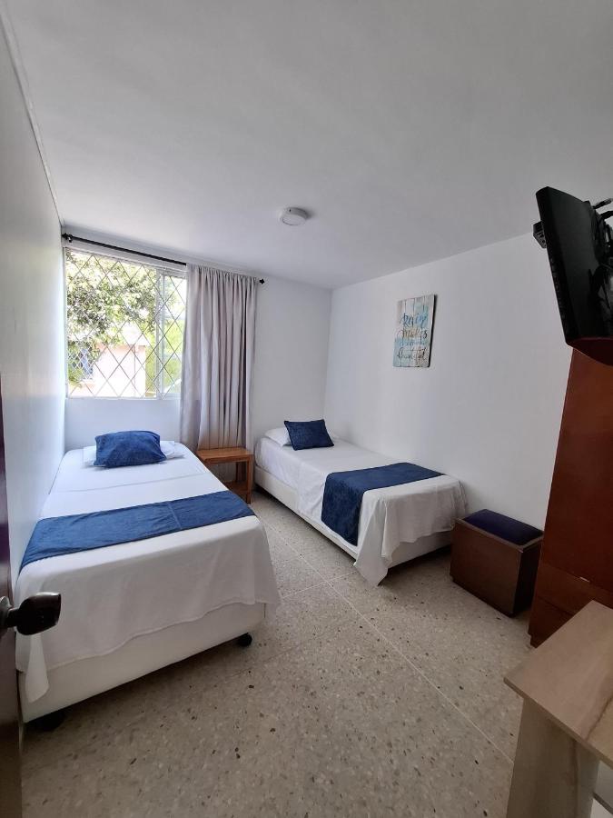 Camera Doppia con Letti Singoli e Bagno in Comune