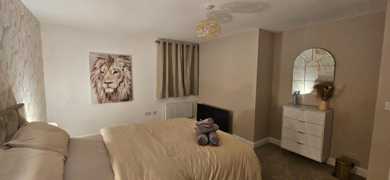 Luxe 2 Bed Apartment - Ferienwohnung Leeds