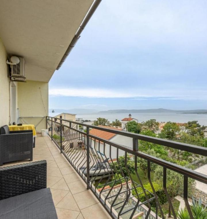 PAULO Apartment with sea view - B&B Crikvenica
