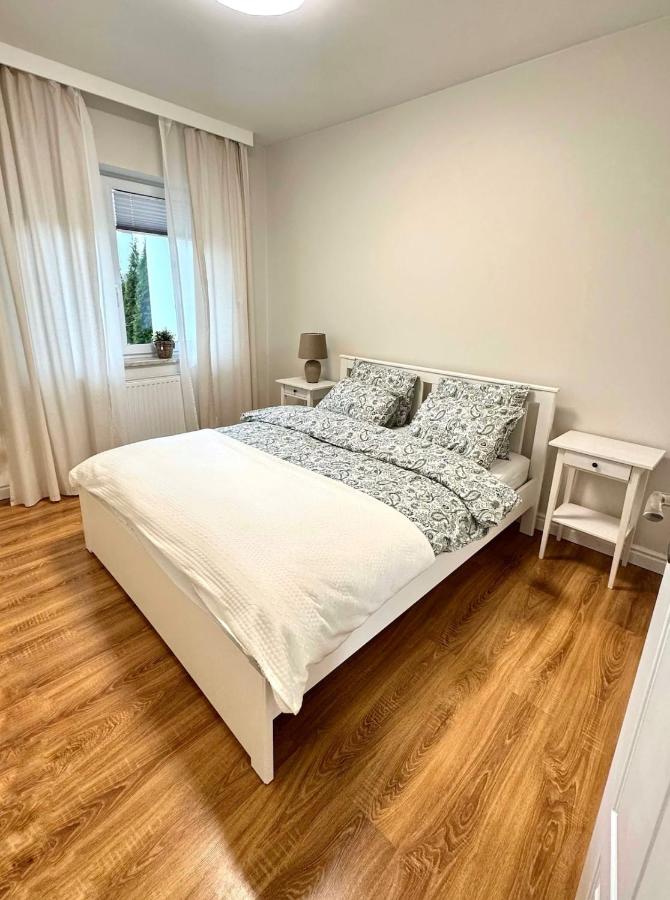 Promienny Apartament - B&B