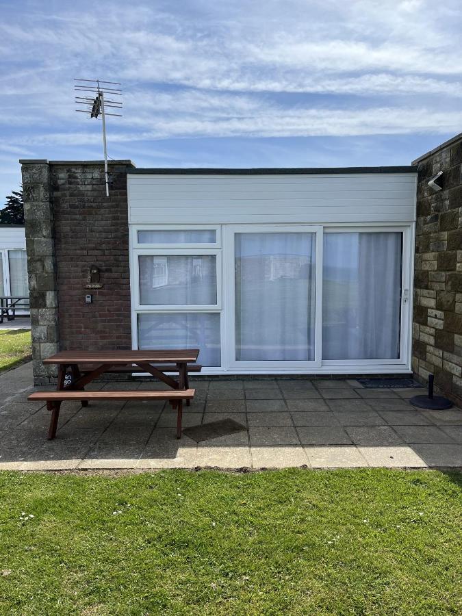Brambles Chine 209 Self Catering Holiday Home Colwell Bay Isle of Wight - Ferry Offers - Last weekend in August onwards available - B&B Freshwater