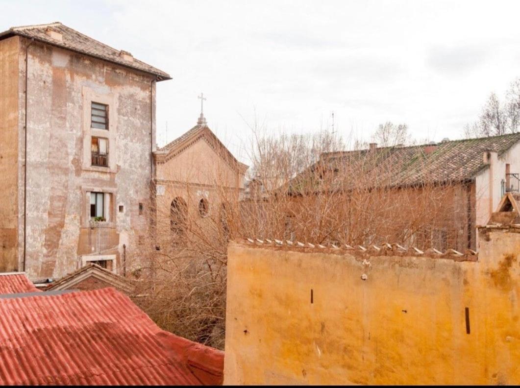 LoL-ApartmenT, in the heart of Trastevere - Chambres d'hôtes Rome