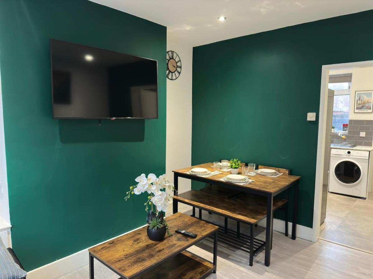 1 min from Anfield Stadium 3 Car Parking Spots - B&B