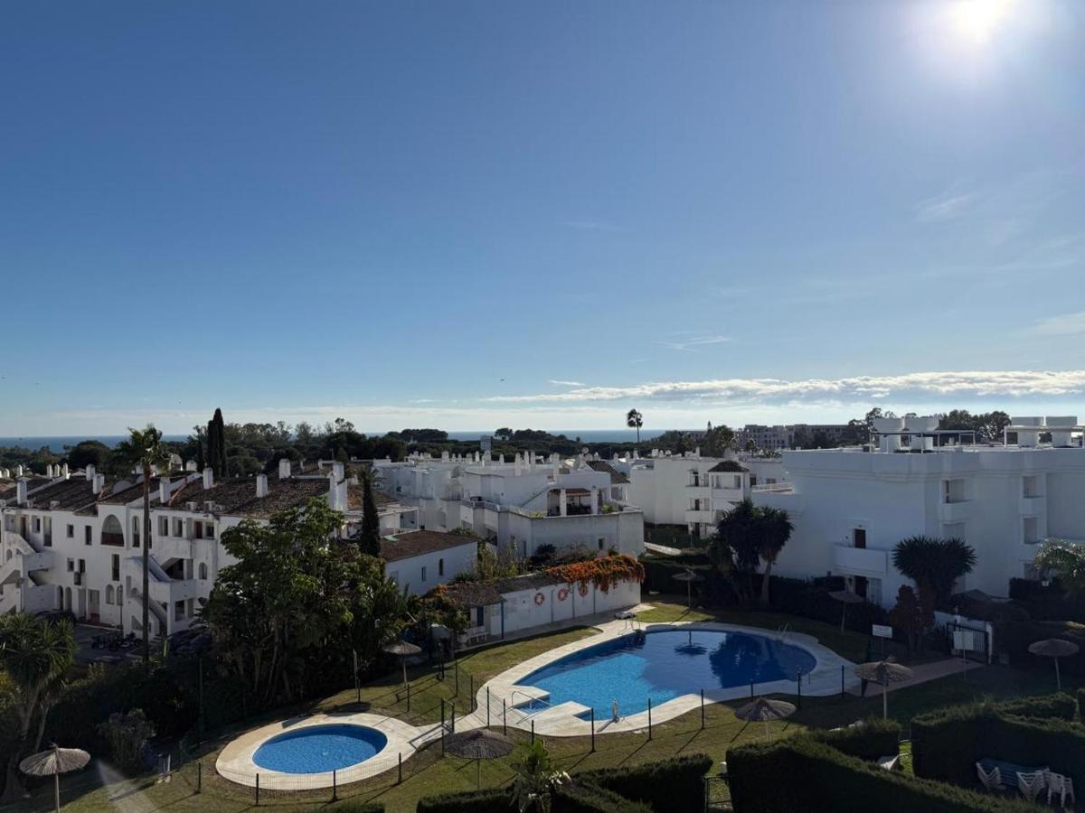 Modern Penthouse Big Solarium Sea Views Benavista Location Walk to Everything - Bed and Breakfast Estepona