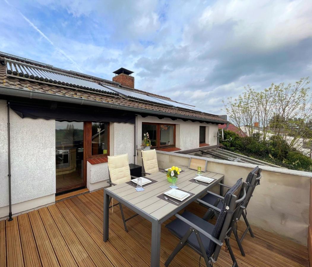 Ferienwohnung Pfotenglück nahe Ostsee mit atemberaubender Dachterrasse & Gartenblick - B&B Mallentin