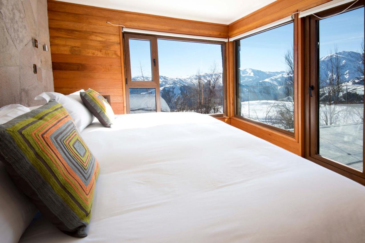 Kamer met Kingsize Bed en Uitzicht op de Bergen