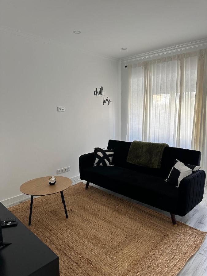 Amadora Flat 3 - Bed and Breakfast