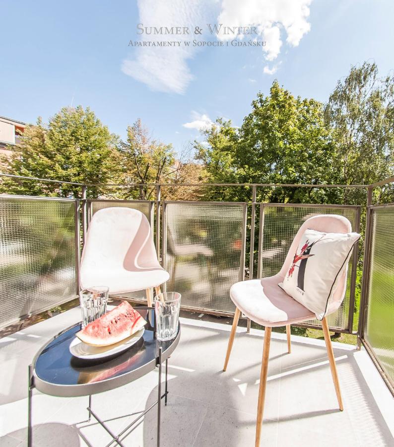 SummerWinter - Luxury Pure Old Town Trees View Apartment, 2 Bedrooms - B&B Gdansk