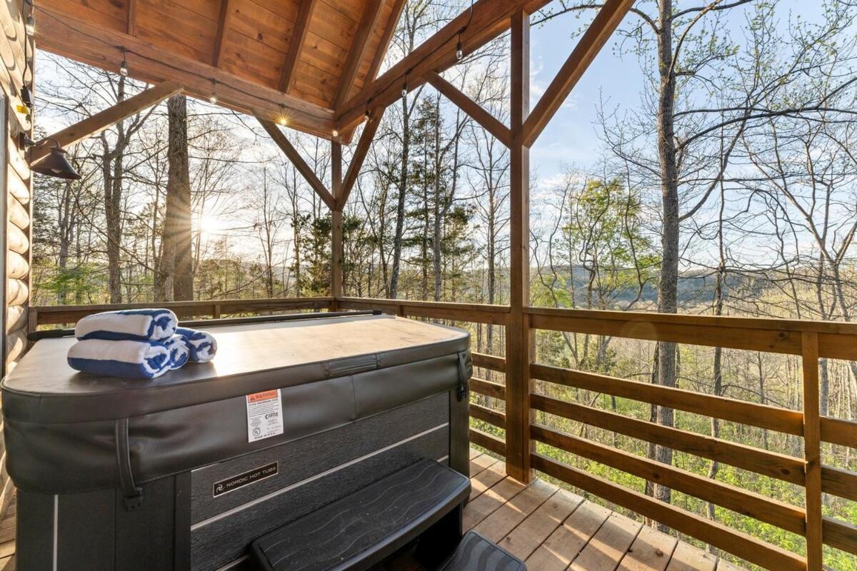 Cabin 2 Peaceful Cabin Near River with Fire Pit and Hot Tub - B&B