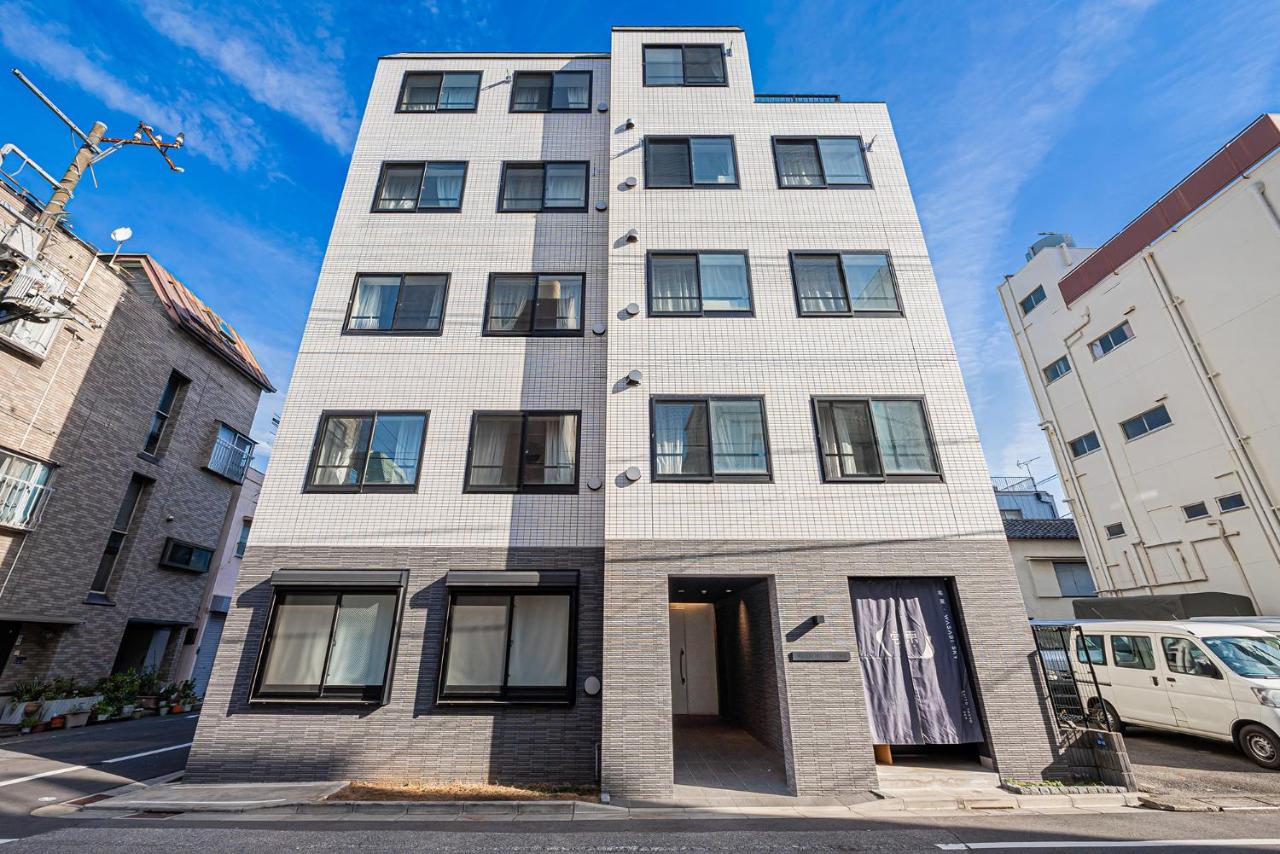 Deluxe One-Bedroom Apartment