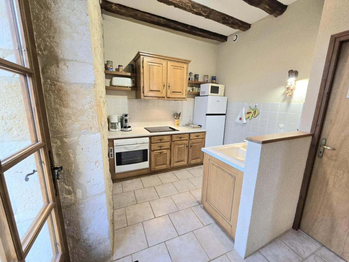 Charmante maison individuelle avec terrasse et BBQ en Dordogne, animaux acceptés - Chambres d'hôtes Aubas