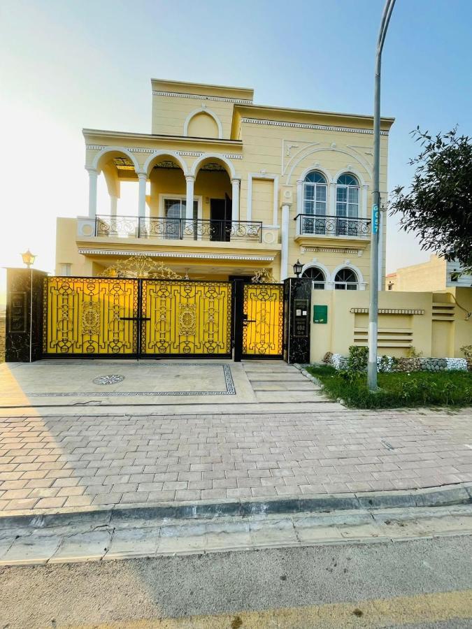6-BedRoom Entire Furnished Home in Bahria - B&B Lahore