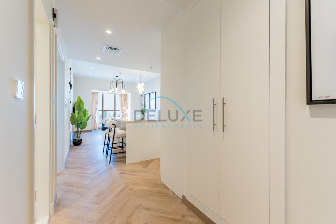 Remodeled 1BR with Sky-High Picturesque Marina Views, Elite Residence, Dubai Marina by Deluxe Holiday Homes - Chambres d'hôtes Dubaï