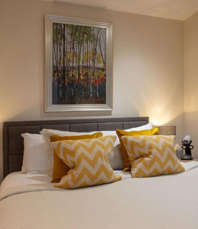 Westminster 1 bed apt with terrace and Air-Con - Bed and Breakfast Londen