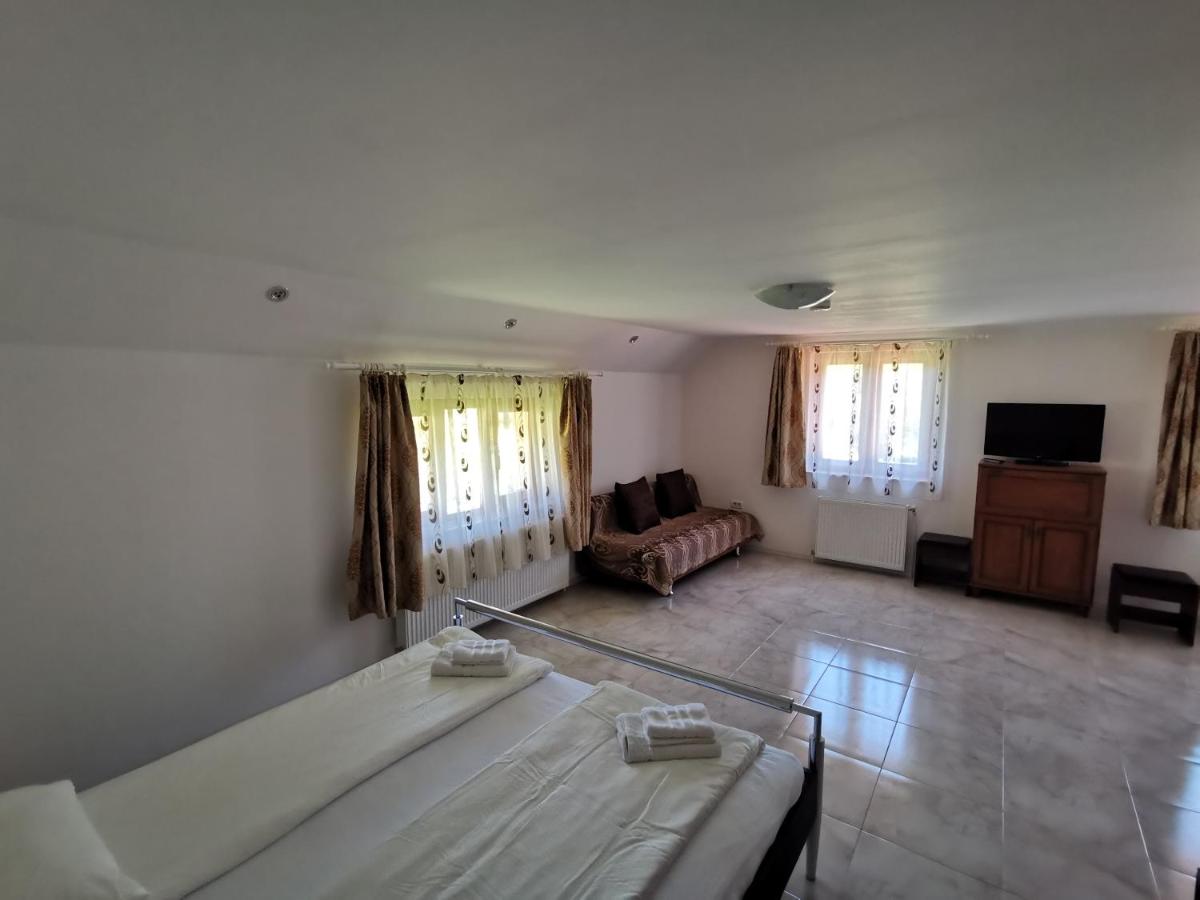 Habitación Triple con baño privado externo
