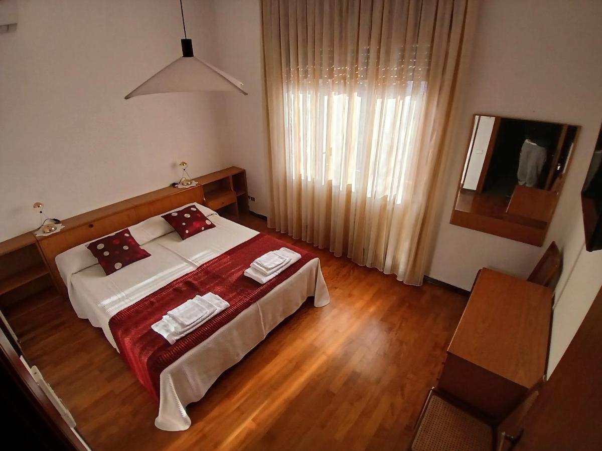 Chambre Double ou Lits Jumeaux avec Salle de Bains Commune