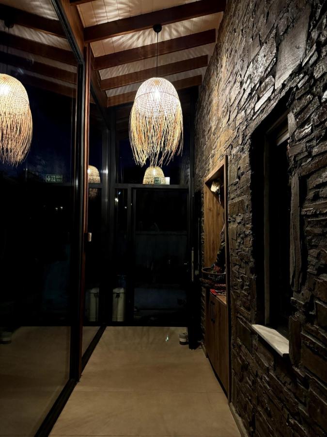 Meria Life Stone House with Lake View in Nature - Ferienwohnung