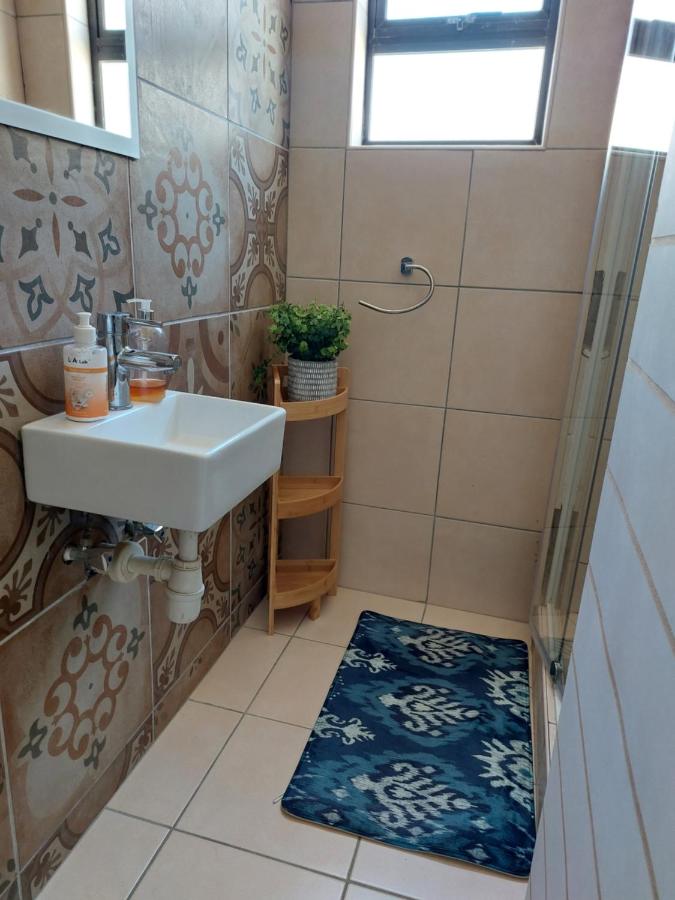 Basic Triple Room with Shared Bathroom