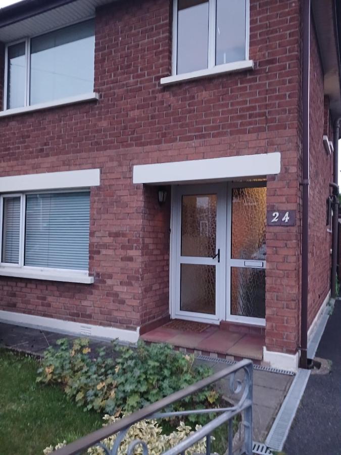 2 bed room house available with free parking - B&B