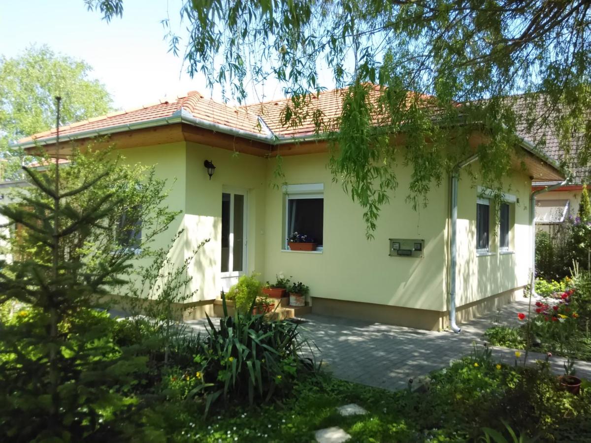 Bloomyapartment - B&B Balatonfenyves
