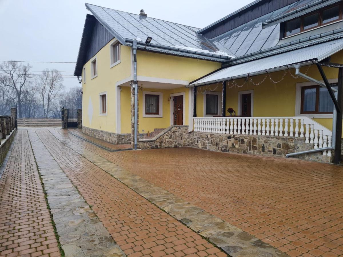 Casa Morosan Vilă cu grădină mare Saună și parcare privată - B&B Mănăstirea Humorului