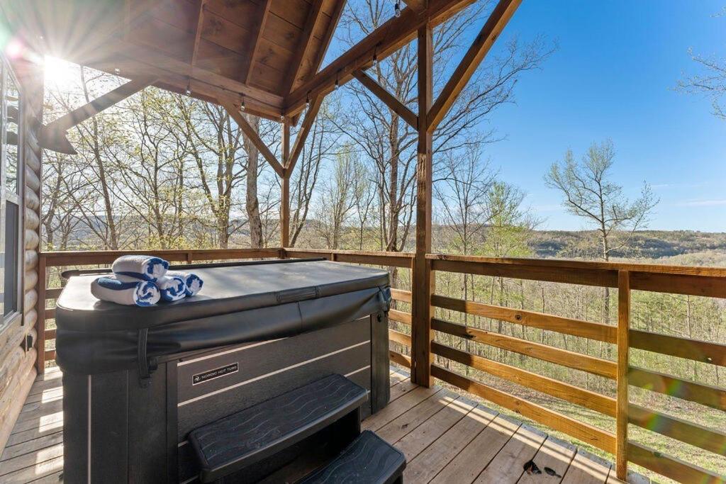Cabin 5 Mtn View Cabin Near River with Hot Tub and Fire Pit - B&B