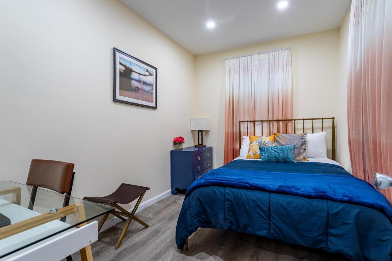 Upscale Super LUX Private 2br Near NYC - B&B