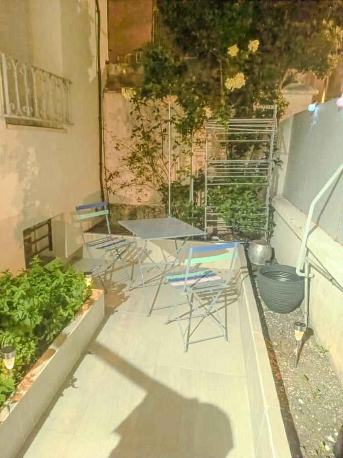 Charmant studio avec terrasse -proche Paris - B&B