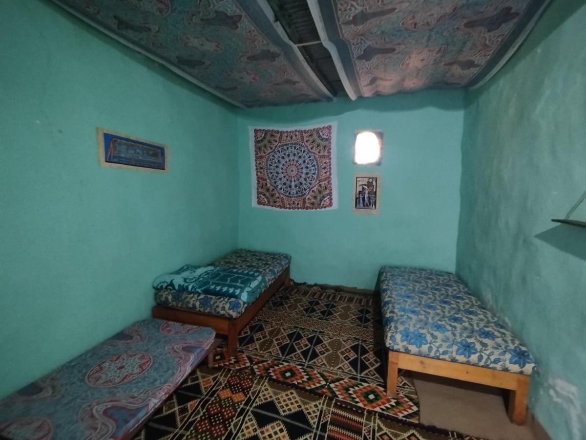 Cama en habitación compartida con 4 camas