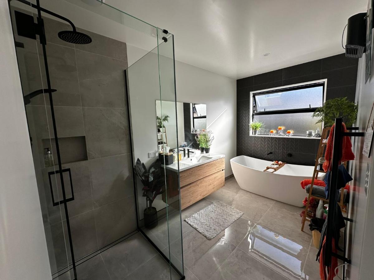 Perfect stopover, comfy bed, beautiful private bathroom - Chambres d’hôtes