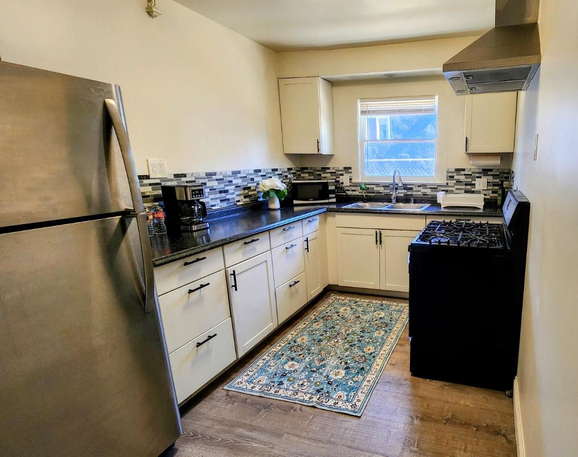 LAX House Near SoFi Stadium, Intuit Dome, YouTube Theater, The Kia Forum, Beaches - Bed and Breakfast Inglewood