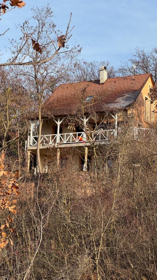 Red Stone Apartman Kővágóörs Pálköve 200m a Balaton parttól kilátással - Chambres d'hôtes Kővágóörs