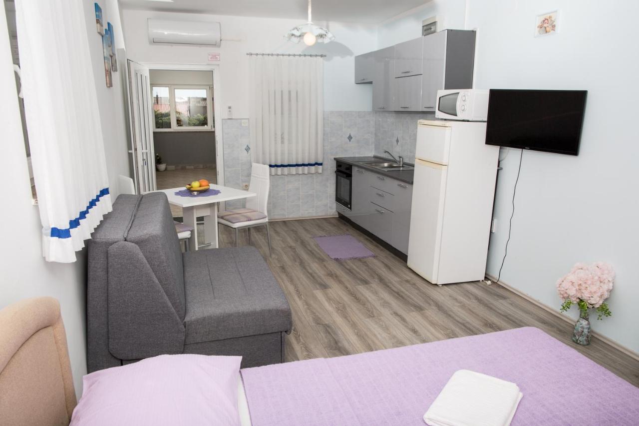 apartments VIGI - III - B&B Povljana