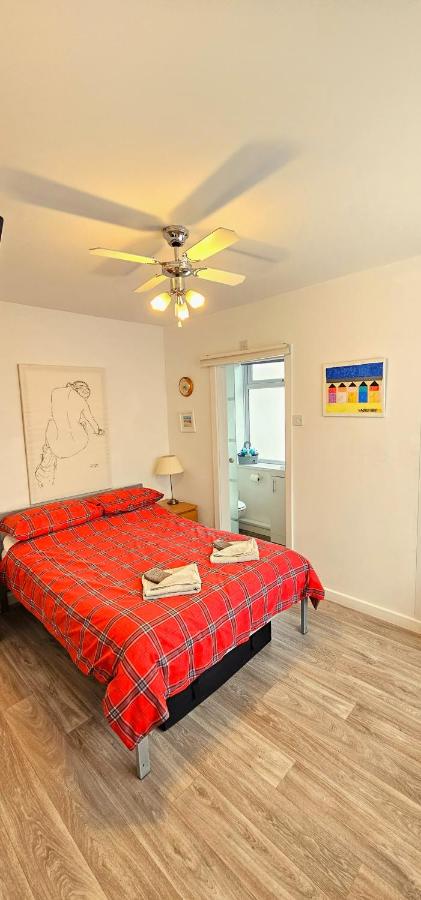 Seven Seas Beach Retreat Studio Flat - B&B