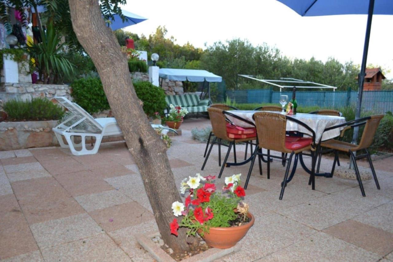 Ina 1,Ina 2, Ina 3 - Bed and Breakfast Gdinj