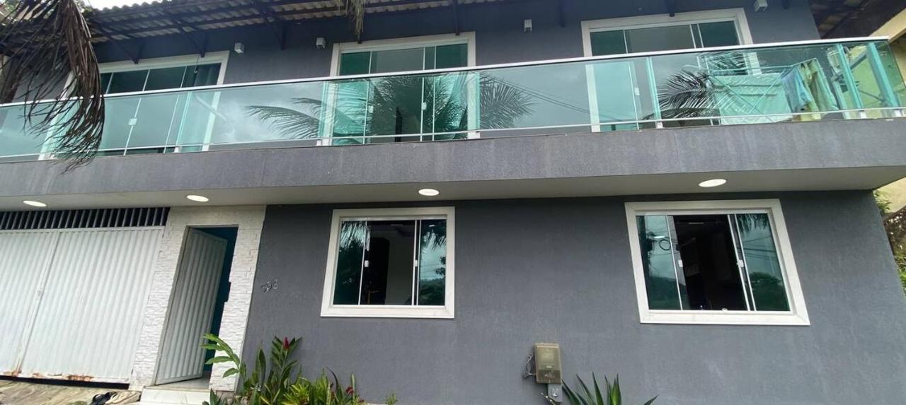 Casa com vista para o mar Angra dos Reis 5 min da praia do pontal 15 min do centro Wi-Fi ar-condicionado estacionamento grátis perto de mercado e a 1h30 de Paraty - B&B Angra dos Reis