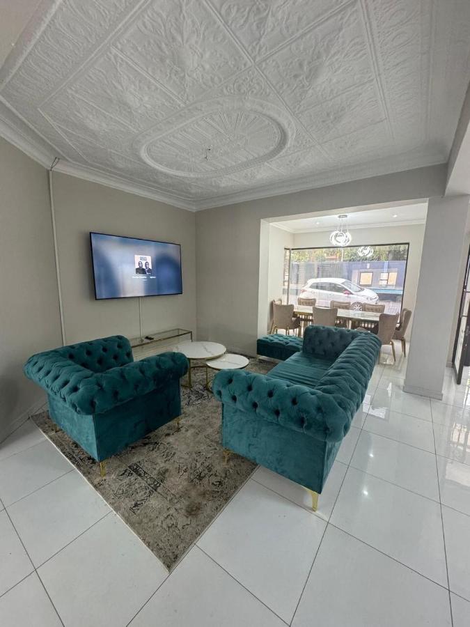 Goldman guest house - Bed and Breakfast Roodepoort