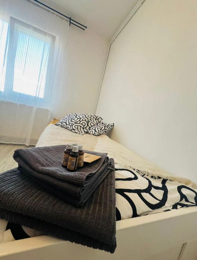 Summer&Holiday, mall Afi Arad - B&B