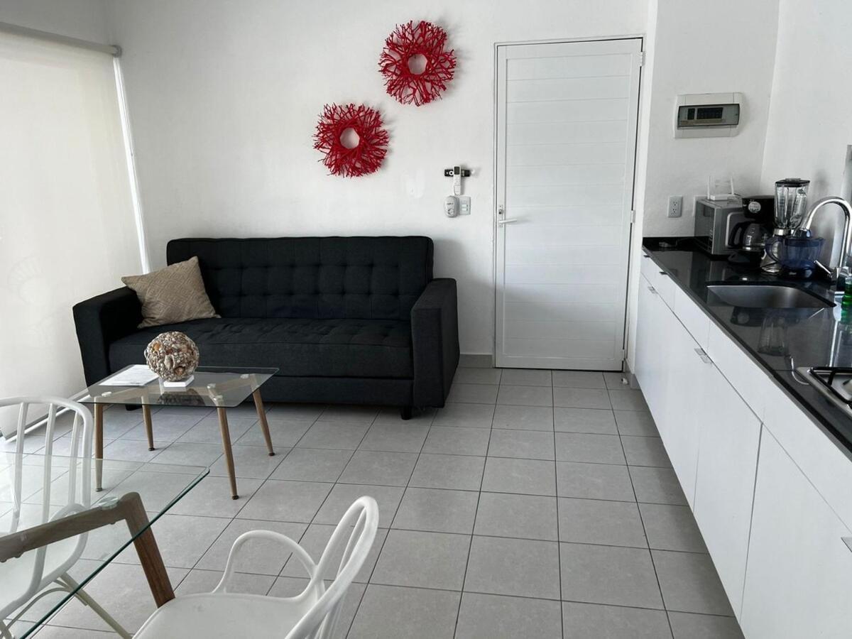 Adults Only Condo Close to the Beach - B&B