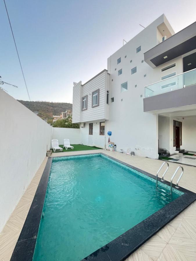 Sunset view Villa 966o9o1oo6 Luxury 5BHK Villa with pool in Nathdwara 2km from temple only By SK - B&B Nāthdwāra