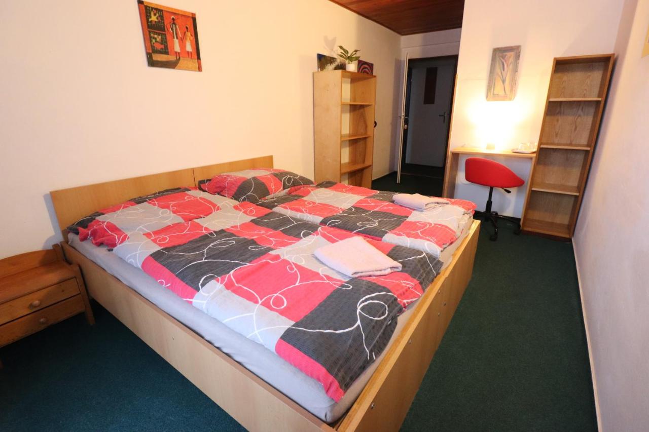 Tweepersoonskamer met 1 of 2 Bedden en Eigen Badkamer