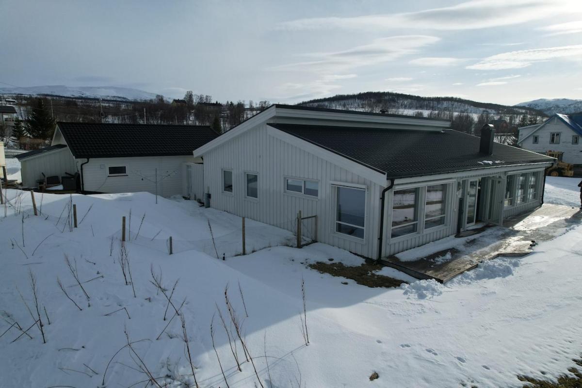 Moderne villa ved havet 3 soverom og 2 bad - Bed and Breakfast Tromsø