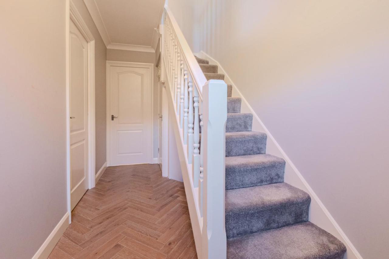 4BR 4-floor house, w patio, 10 min Wapping Station - Ferienwohnung London